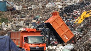 Aktivitas Penimbunan Sampah Di Bantar Gebang Foto Antara