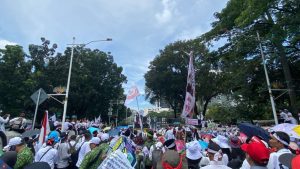 Guru Madrasah Demo Tuntut Jadi ASN. Sumber Kompas