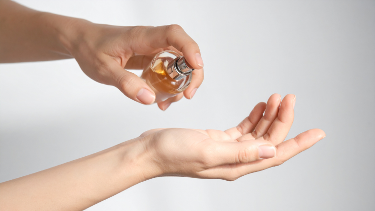 Mau Parfum Tahan Lama Ikuti 8 Cara Mudah Ini!