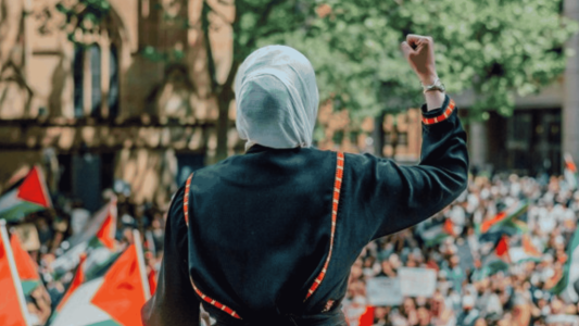 Perempuan muslim berorasi dalam Free Palesine Protest di Sydney, Australia, Sabtu (21/11/2023). Sumber: Unsplash. Muhammadiyah
